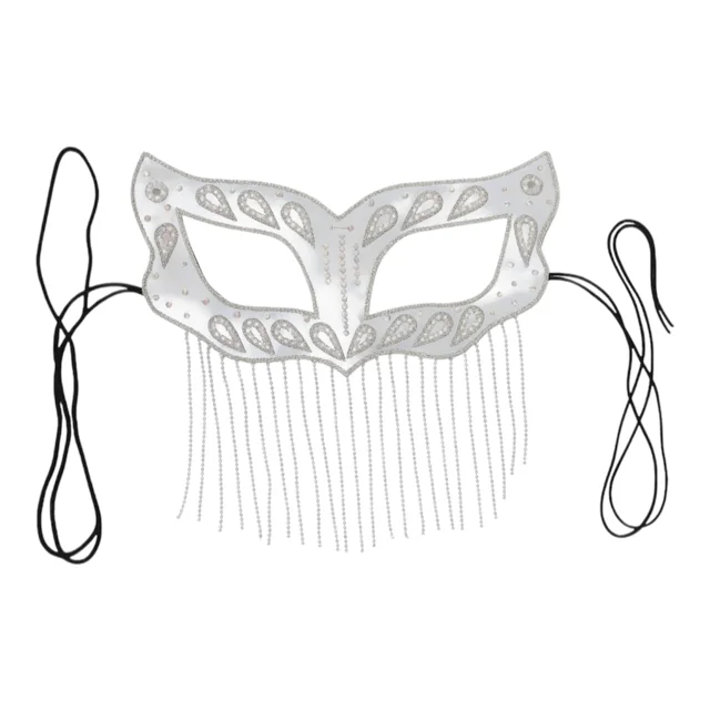 برقع زینتی با زنجیر نقره‌ای و نگین‌های براف